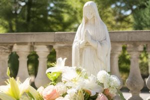 15 aout saint : origine, signification et idées pour célébrer la fête