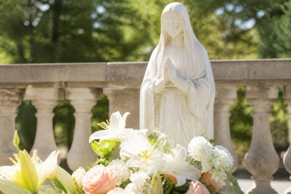 15 aout saint : origine, signification et idées pour célébrer la fête