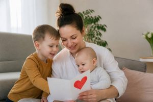 13 fevrier fete : idées d’activités et de cadeaux pour bébé et enfant