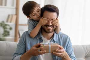 13 juin fete des pères : idées de cadeaux et activités pour bébé et enfant