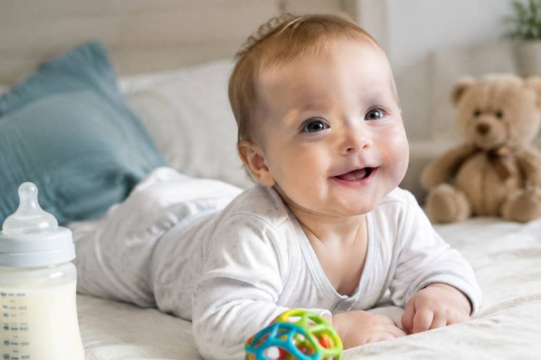 Bébé à 5 mois : développement, alimentation et sommeil